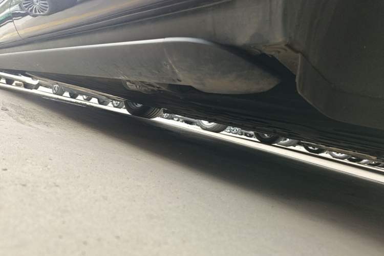 Used Hima AITO M9 2025 Extended-Range Ultra Version 52 kWh 6-Seater Left Side Sill