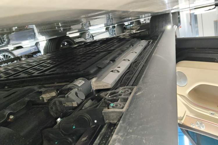 Used Hima AITO M9 2025 Extended-Range Ultra Version 52 kWh 5-Seater Edition Left Side Sill