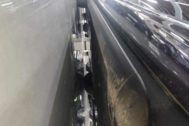 Used Hima AITO M9 2025 Pure Electric Ultra Version 100 kWh 6-Seater Model Left Side Sill
