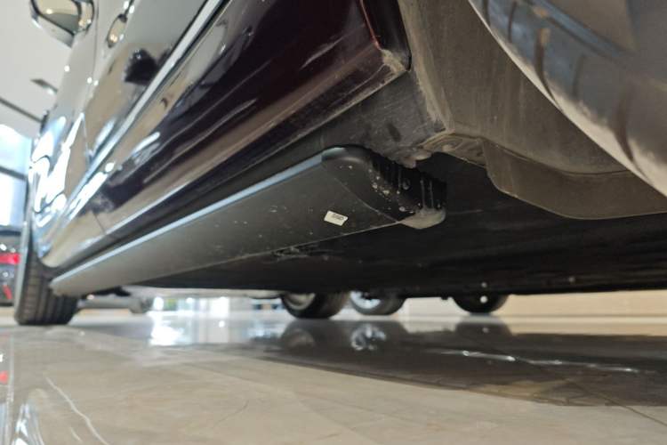 Used Hima AITO M9 2025 Extended-Range Ultra Version 52 kWh 5-Seater Edition Left Side Sill