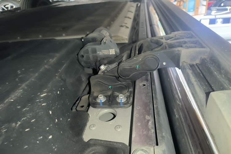 Used Hima AITO M9 2025 Extended-Range Ultra Version 52 kWh 6-Seater Left Side Sill