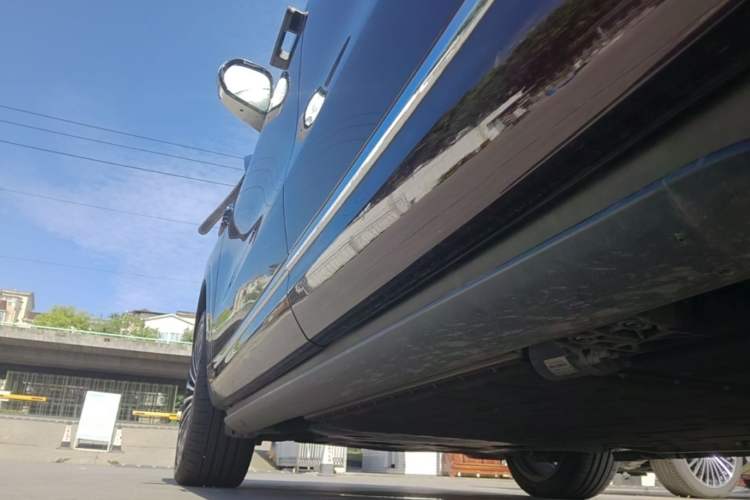 Used Hima AITO M9 2025 Extended-Range Ultra Version 52 kWh 6-Seater Left Side Sill