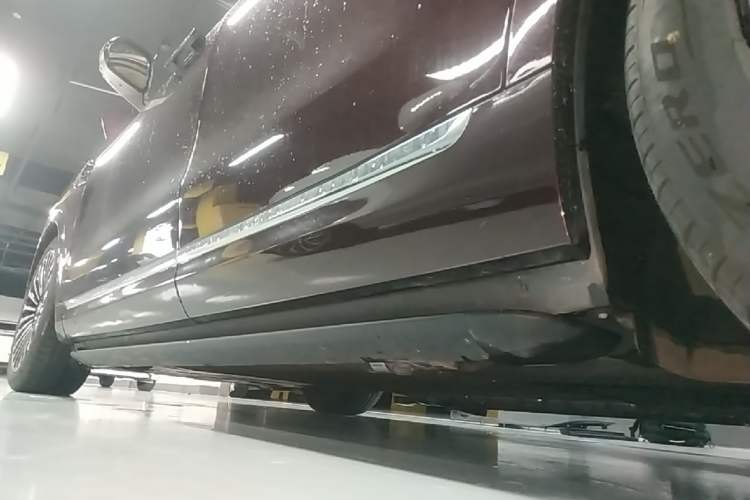 Used Hima AITO M9 2025 Extended-Range Ultra Version 52 kWh 6-Seater Left Side Sill