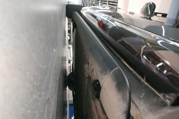 Used Hima AITO M9 2025 Extended-Range Ultra Version 52 kWh 6-Seater Left Side Sill