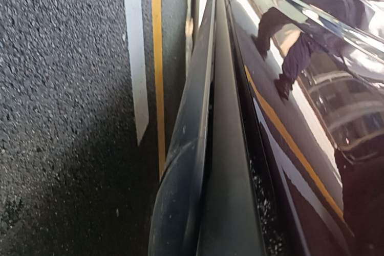 Used Hima AITO M9 2025 Extended-Range Ultra Version 52 kWh 6-Seater Left Side Sill