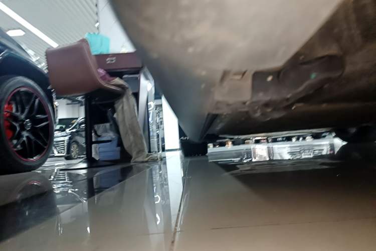 Used Hima AITO M9 2025 Extended-Range Ultra Version 52 kWh 6-Seater Left Side Sill