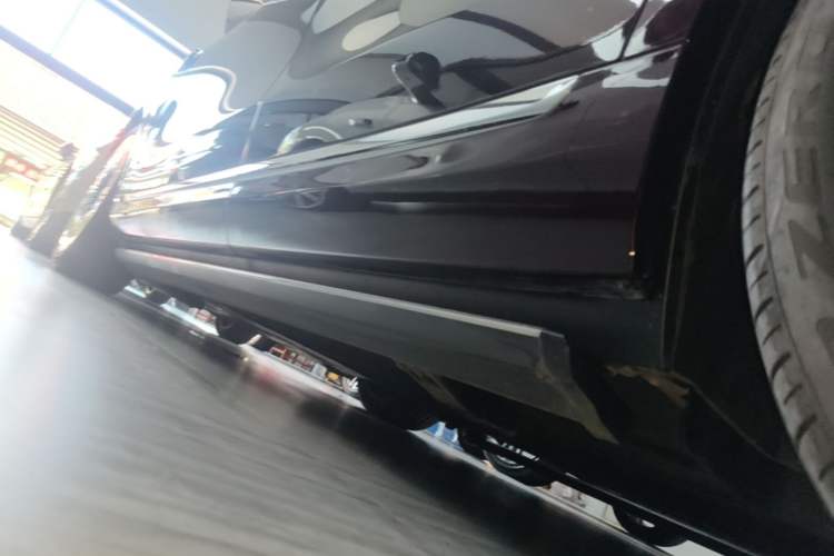 Used Hima AITO M9 2025 Extended-Range Max Version 52 kWh 6-Seater Edition Left Side Sill