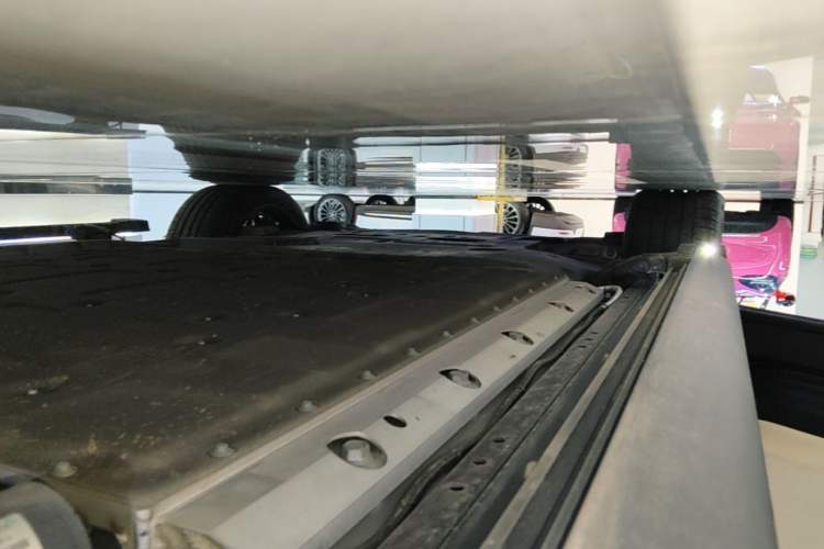 Used Hima AITO M9 2025 Extended-Range Ultra Version 52 kWh 6-Seater Left Side Sill