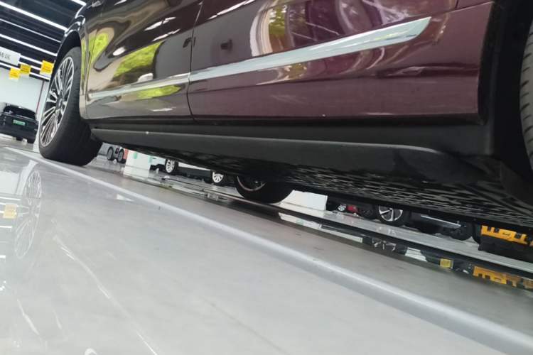 Used Hima AITO M9 2025 All-Electric Ultra Version 100 kWh 5-Seater Model Left Side Sill