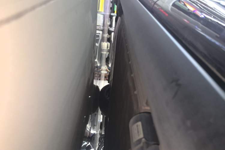 Used Hima AITO M9 2025 Extended-Range Ultra Version 52 kWh 6-Seater Left Side Sill