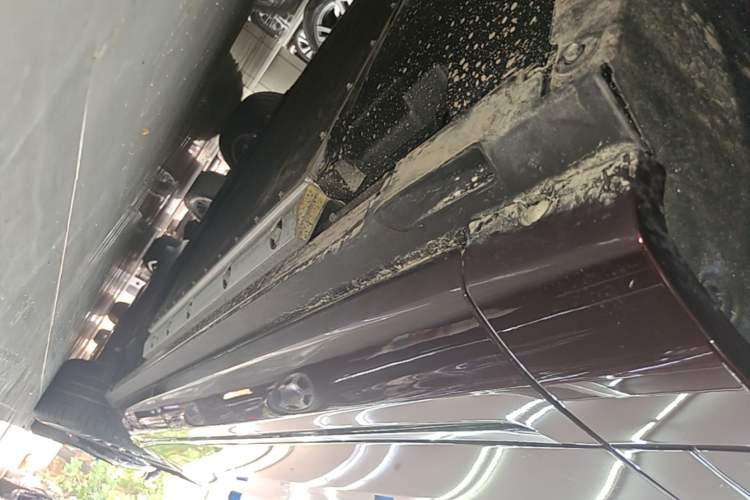 Used Hima AITO M9 2025 Extended-Range Ultra Version 52 kWh 6-Seater Left Side Sill