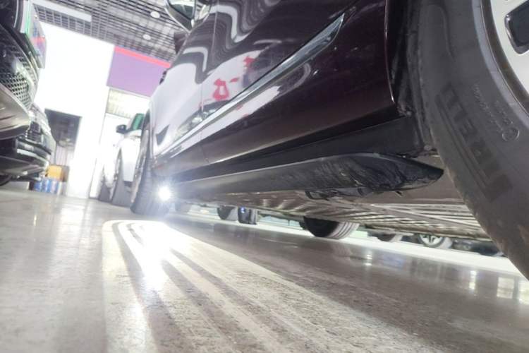 Used Hima AITO M9 2025 Extended-Range Ultra Version 52 kWh 6-Seater Left Side Sill