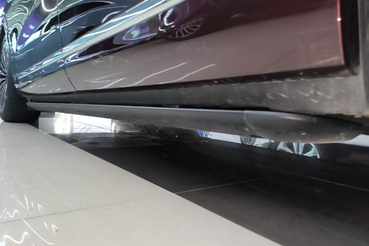 Used Hima AITO M9 2025 Extended-Range Ultra Version 52 kWh 6-Seater Left Side Sill