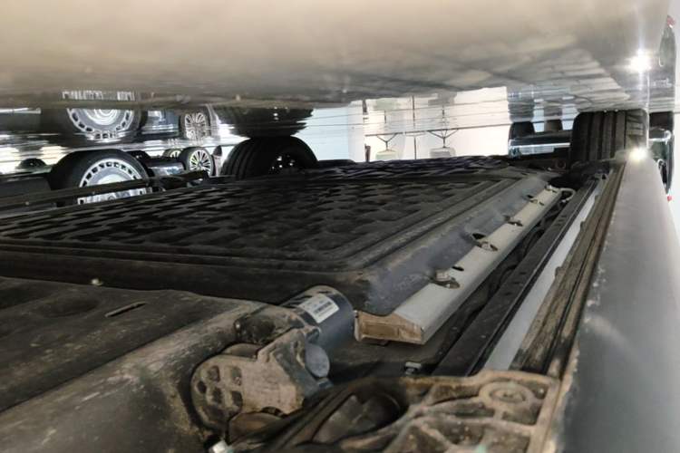 Used Hima AITO M9 2025 Extended-Range Ultra Version 52 kWh 5-Seater Edition Left Side Sill