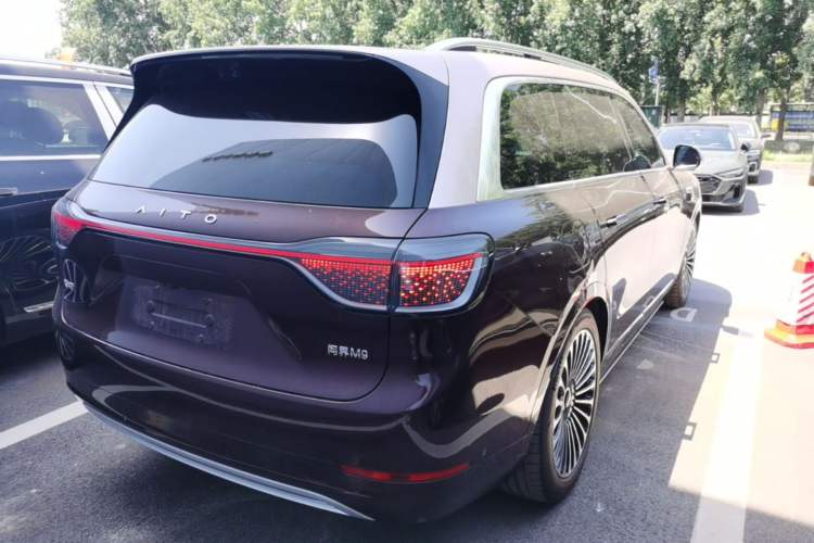 Used Hima AITO M9 2025 Extended-Range Ultra Version 52 kWh 6-Seater Rear Right 45 Deg