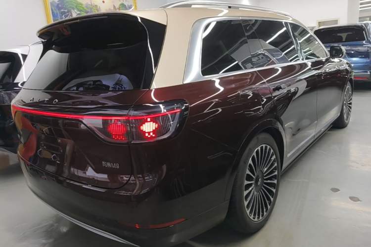 Used Hima AITO M9 2025 Extended-Range Ultra Version 52 kWh 5-Seater Edition Rear Right 45 Deg