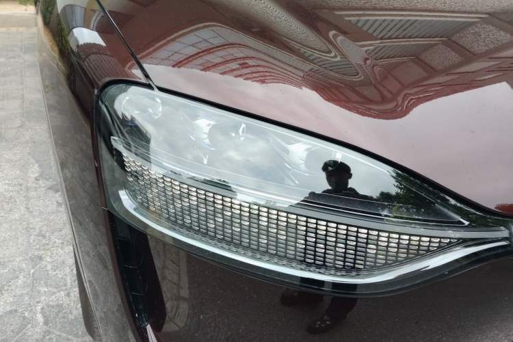 Used Hima AITO M9 2025 Extended-Range Ultra Version 52 kWh 6-Seater Right Front Headlight