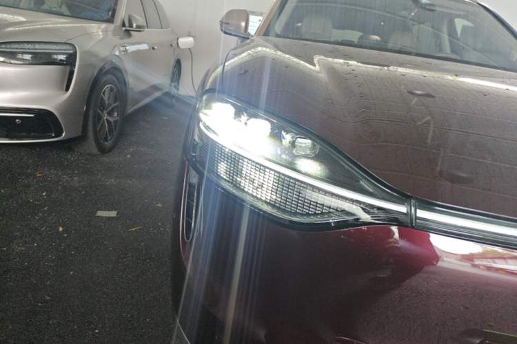 Used Hima AITO M9 2025 Extended-Range Ultra Version 52 kWh 6-Seater Right Front Headlight