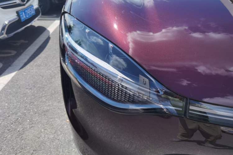 Used Hima AITO M9 2025 All-Electric Ultra Version 100 kWh 5-Seater Model Right Front Headlight