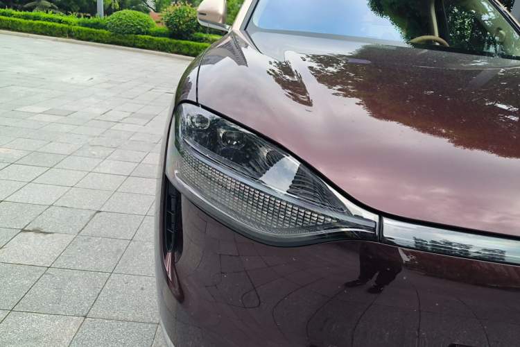 Used Hima AITO M9 2025 Extended-Range Ultra Version 52 kWh 5-Seater Edition Right Front Headlight