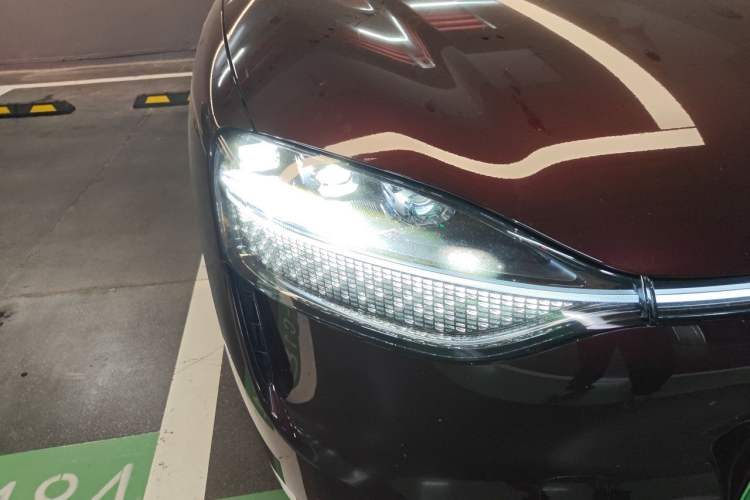 Used Hima AITO M9 2025 Extended-Range Ultra Version 52 kWh 6-Seater Right Front Headlight