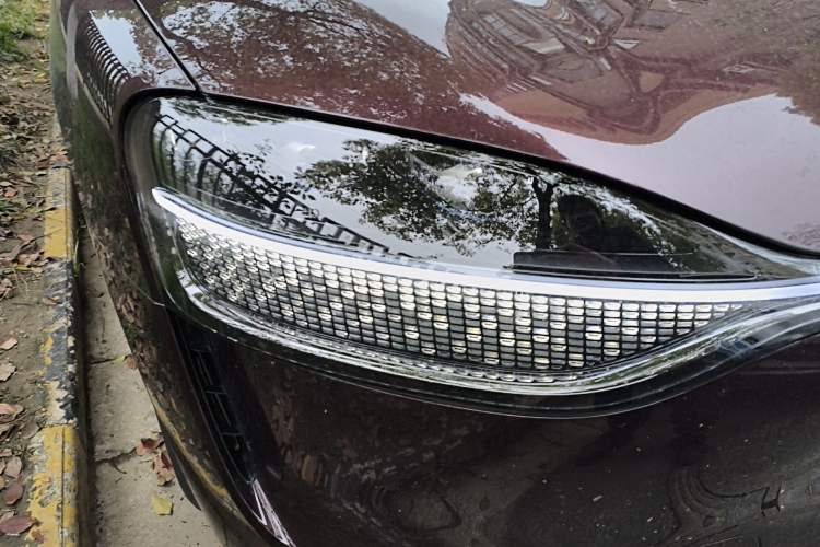 Used Hima AITO M9 2025 Pure Electric Ultra Version 100 kWh 6-Seater Model Right Front Headlight
