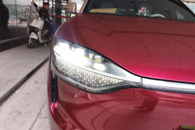 Used Hima AITO M9 2025 Extended-Range Ultra Version 52 kWh 6-Seater Right Front Headlight