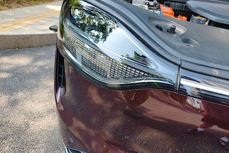 Used Hima AITO M9 2025 Extended-Range Ultra Version 52 kWh 6-Seater Right Front Headlight