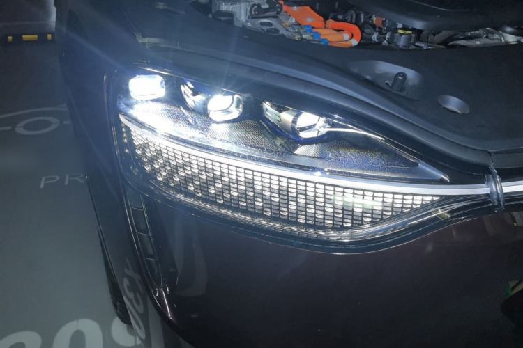 Used Hima AITO M9 2025 Extended-Range Max Version 52 kWh 5-Seater Edition Right Front Headlight