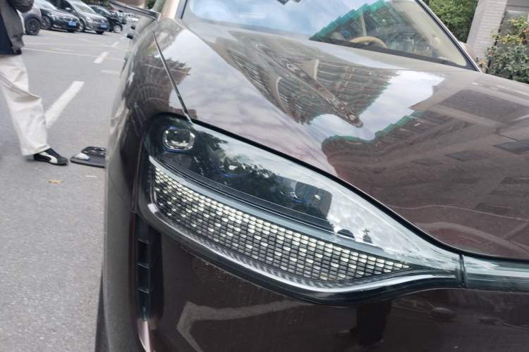 Used Hima AITO M9 2025 Extended-Range Ultra Version 52 kWh 6-Seater Right Front Headlight