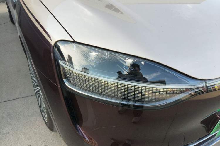Used Hima AITO M9 2025 Extended-Range Ultra Version 52 kWh 6-Seater Right Front Headlight