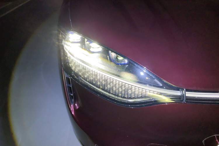 Used Hima AITO M9 2025 Extended-Range Ultra Version 52 kWh 6-Seater Right Front Headlight