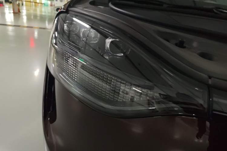 Used Hima AITO M9 2025 All-Electric Ultra Version 100 kWh 5-Seater Model Right Front Headlight