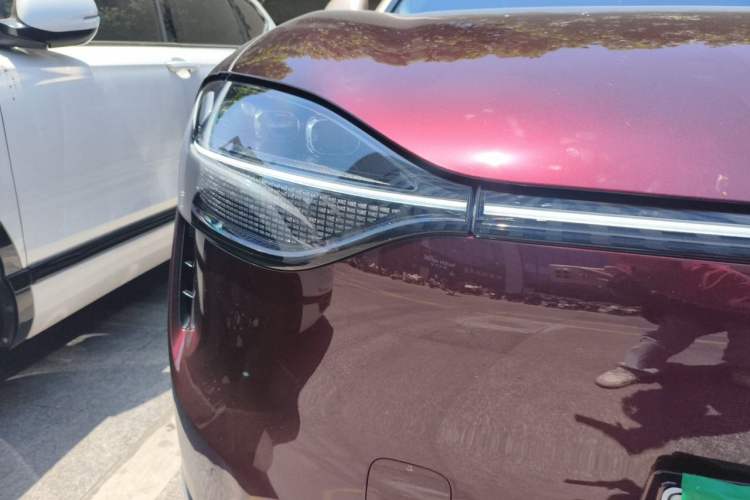 Used Hima AITO M9 2025 Extended-Range Ultra Version 52 kWh 6-Seater Right Front Headlight