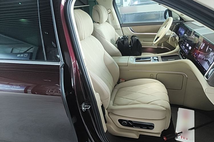 Used Hima AITO M9 2025 Extended-Range Ultra Version 52 kWh 6-Seater Right Front Seat