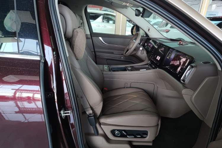 Used Hima AITO M9 2025 Extended-Range Ultra Version 52 kWh 6-Seater Right Front Seat