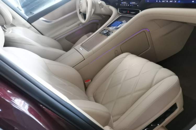 Used Hima AITO M9 2025 Extended-Range Ultra Version 52 kWh 6-Seater Right Front Seat