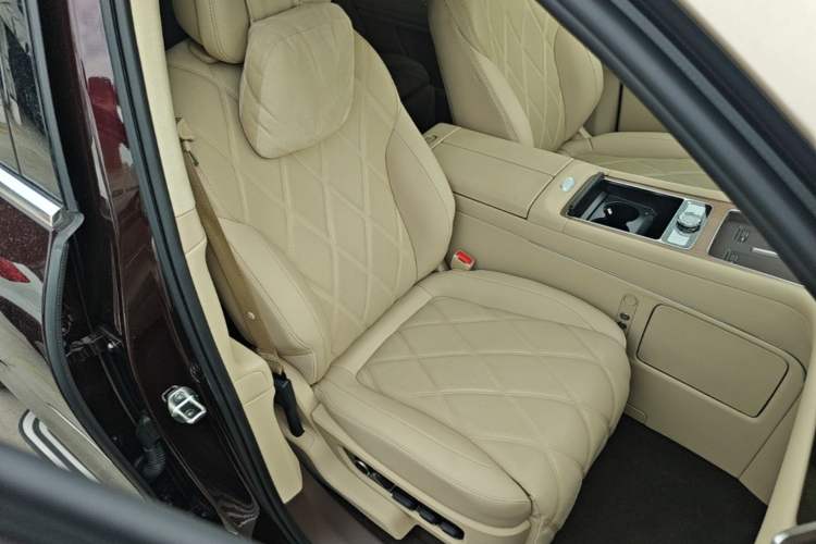 Used Hima AITO M9 2025 Extended-Range Ultra Version 52 kWh 6-Seater Right Front Seat