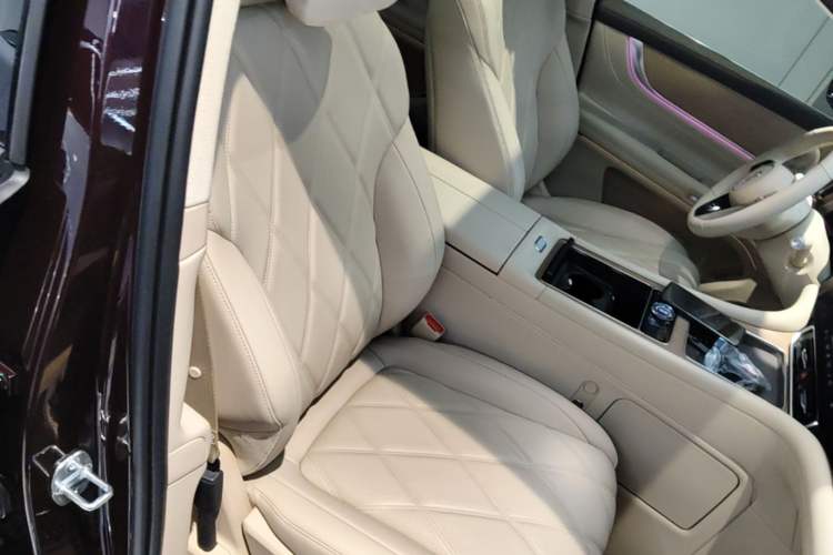 Used Hima AITO M9 2025 Extended-Range Ultra Version 52 kWh 5-Seater Edition Right Front Seat