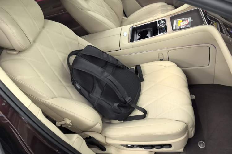 Used Hima AITO M9 2025 Extended-Range Ultra Version 52 kWh 6-Seater Right Front Seat