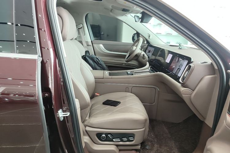 Used Hima AITO M9 2025 All-Electric Ultra Version 100 kWh 5-Seater Model Right Front Seat