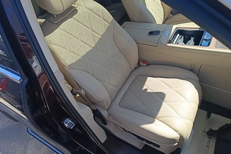 Used Hima AITO M9 2025 Extended-Range Ultra Version 52 kWh 6-Seater Right Front Seat