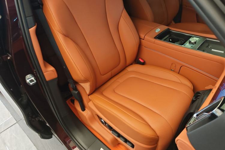 Used Hima AITO M9 2025 Extended-Range Ultra Version 52 kWh 6-Seater Right Front Seat