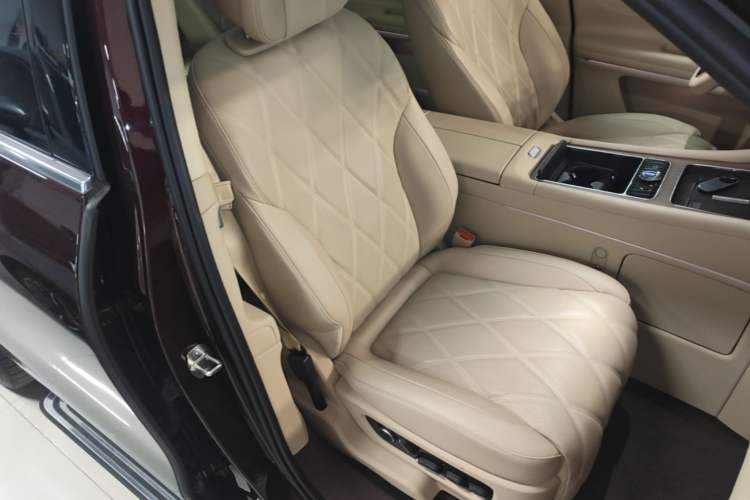 Used Hima AITO M9 2025 Extended-Range Ultra Version 52 kWh 6-Seater Right Front Seat
