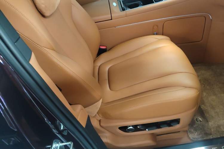 Used Hima AITO M9 2025 Pure Electric Ultra Version 100 kWh 6-Seater Model Right Front Seat