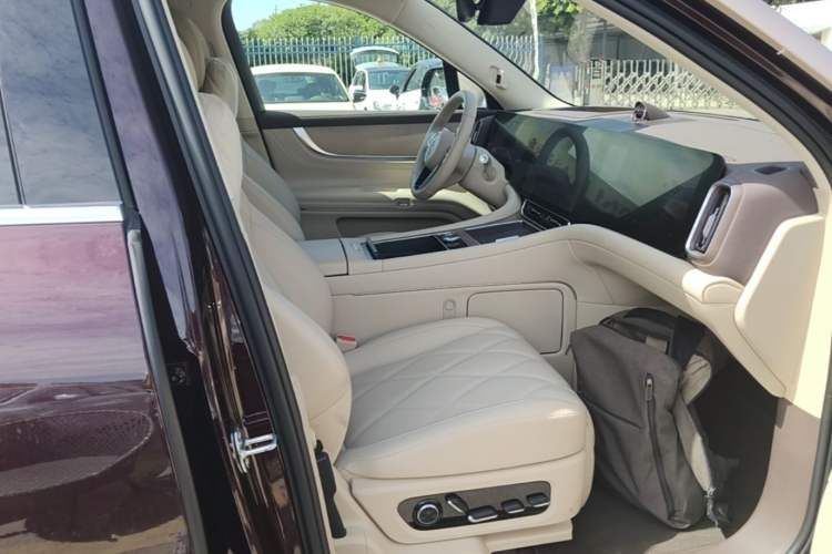Used Hima AITO M9 2025 Extended-Range Ultra Version 52 kWh 6-Seater Right Front Seat