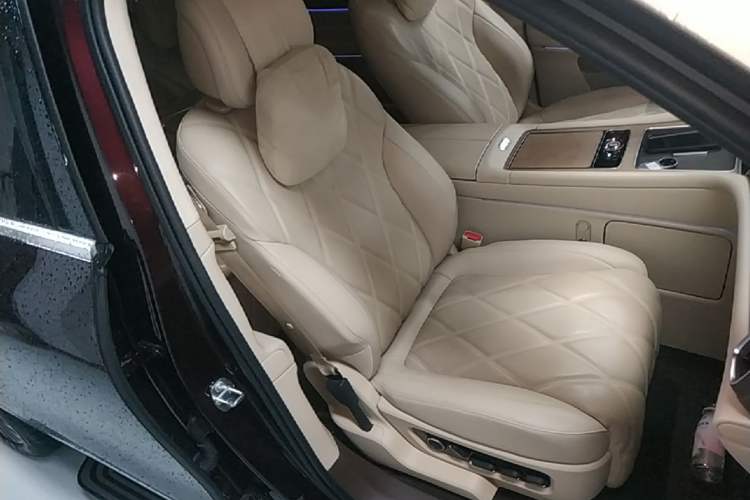 Used Hima AITO M9 2025 Extended-Range Ultra Version 52 kWh 6-Seater Right Front Seat