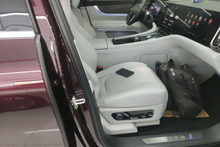 Used Hima AITO M9 2025 Extended-Range Ultra Version 52 kWh 5-Seater Edition Right Front Seat