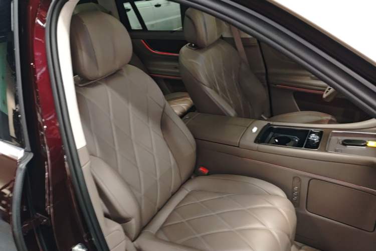 Used Hima AITO M9 2025 Extended-Range Ultra Version 52 kWh 6-Seater Right Front Seat