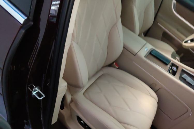Used Hima AITO M9 2025 Extended-Range Ultra Version 52 kWh 6-Seater Right Front Seat